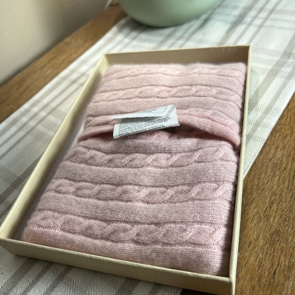 LUXE CASHMERE Pure Cashmere Headache Pillow NIB - Picture 4 of 4